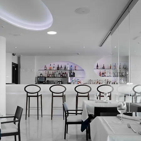 Del Mar Отель 4*